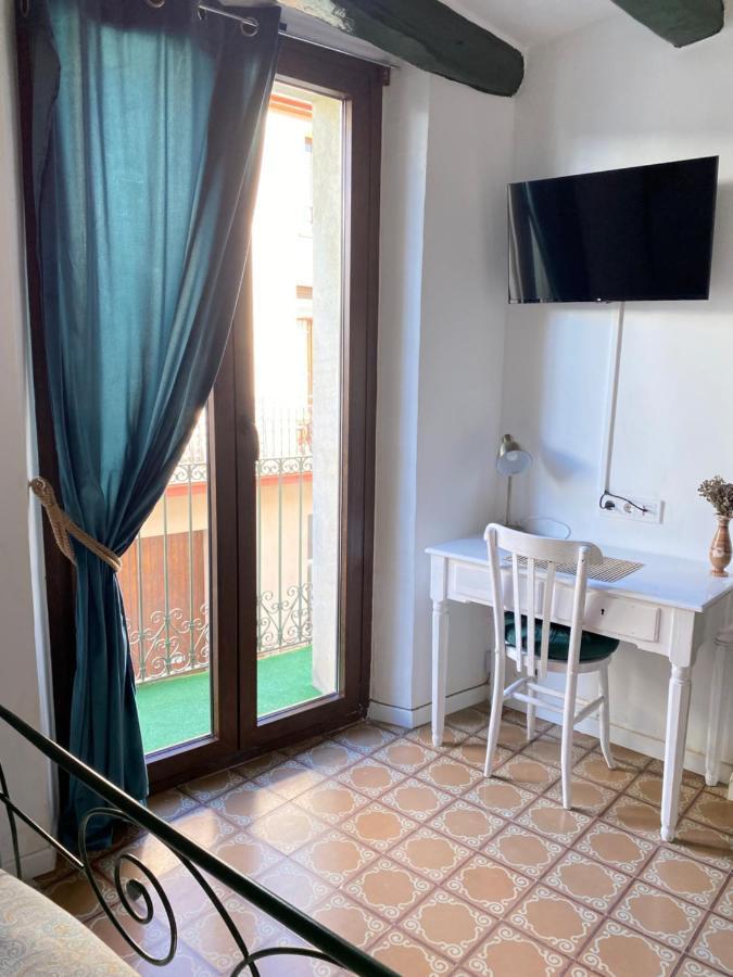 La Casa Vella El Bedorc Guest House Piera Bagian luar foto