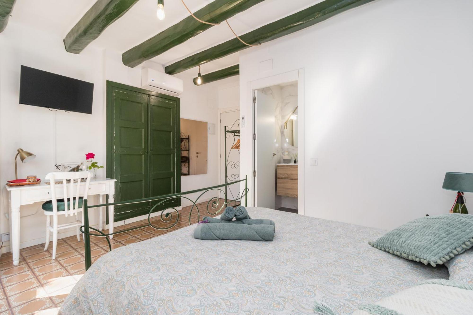 La Casa Vella El Bedorc Guest House Piera Bagian luar foto