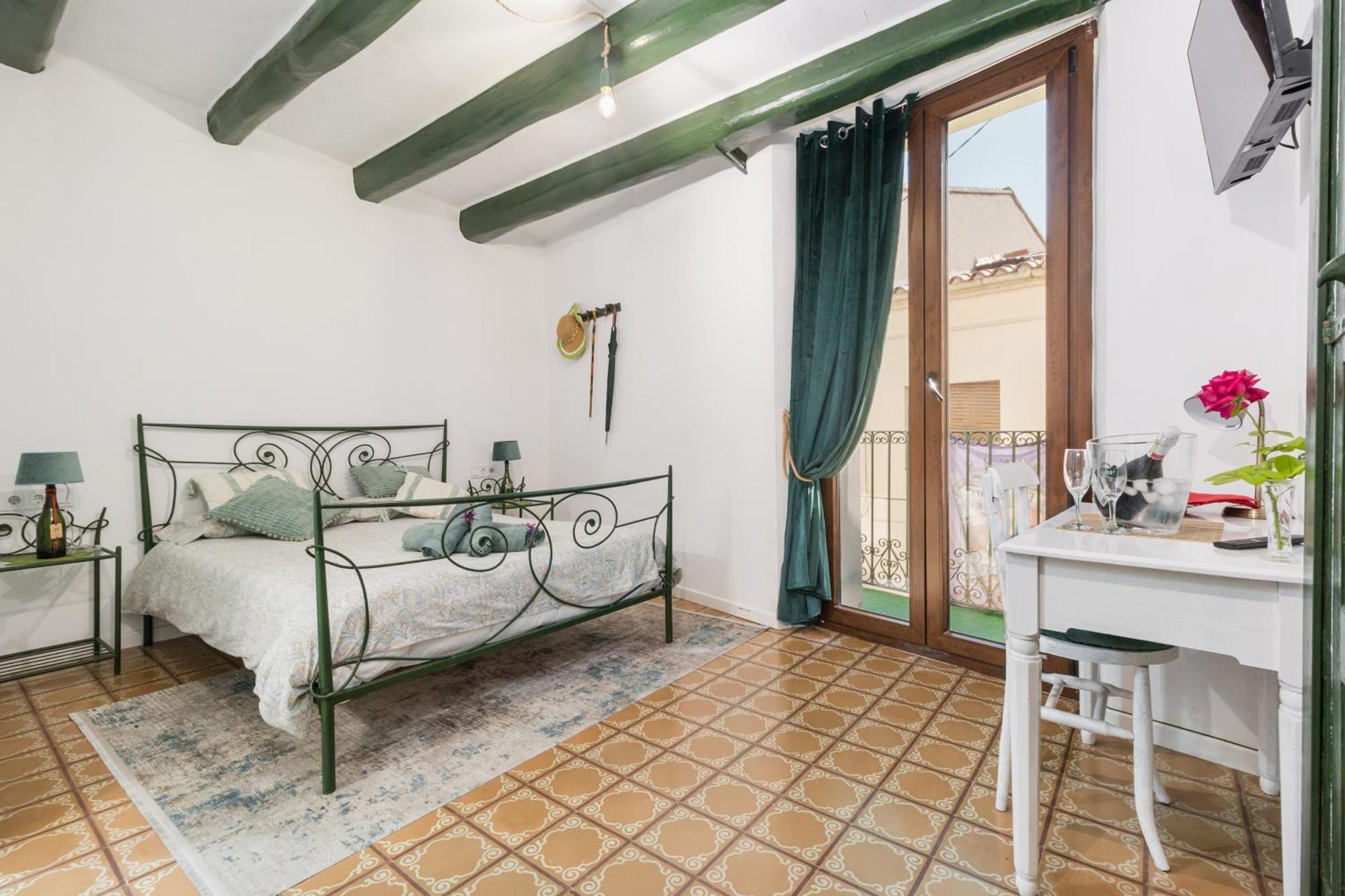 La Casa Vella El Bedorc Guest House Piera Bagian luar foto